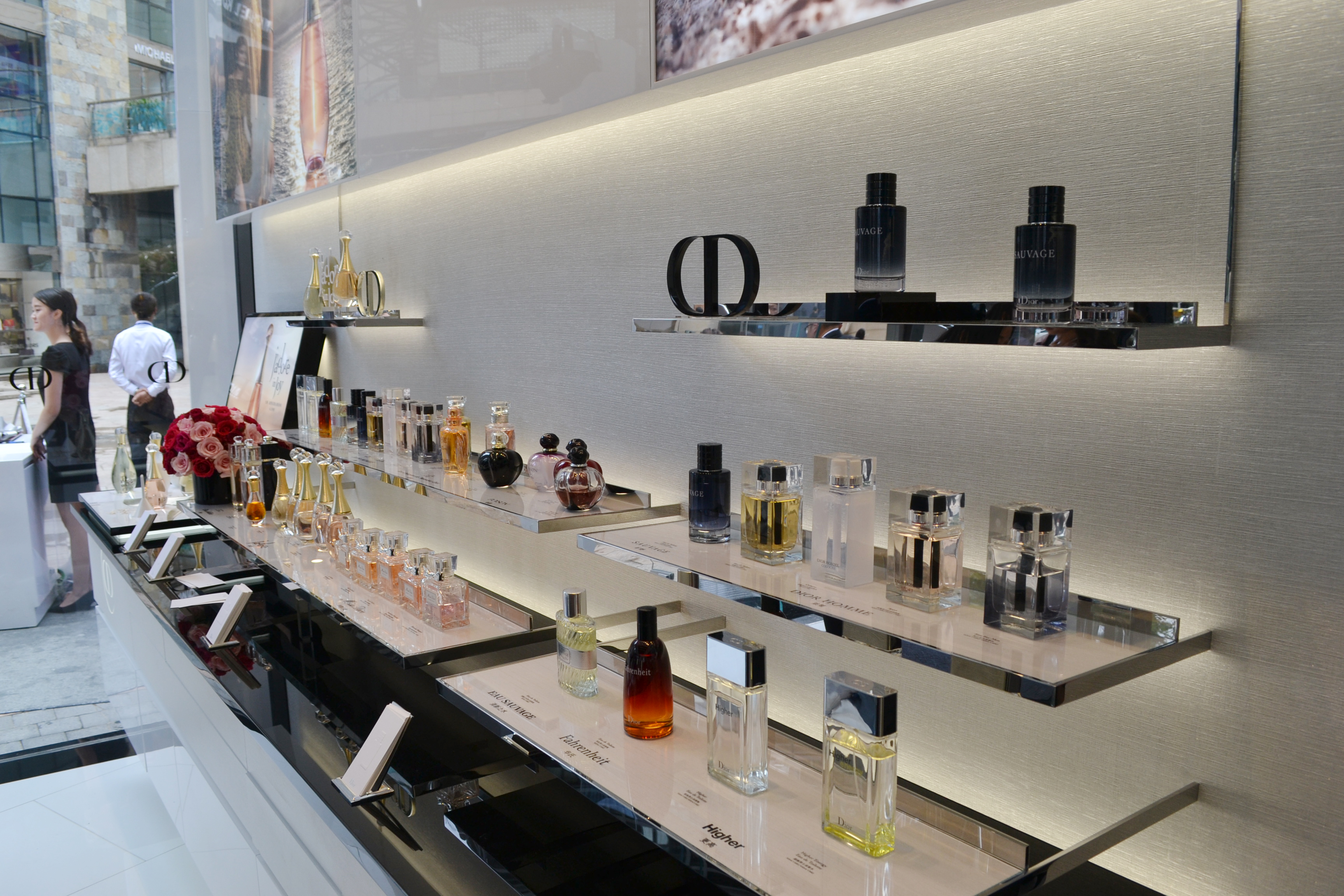 Dior迪奧后臺彩妝概念精品店于昆明順城盛大揭幕，開啟美妝新紀(jì)元